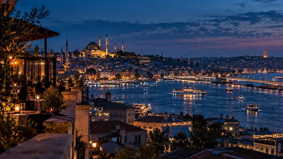 Gece ışıklarıyla İstanbul siluetini çağrıştıran koyu tonlarda bir rota görseli