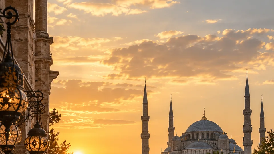 İstanbul’un tarihi dokusunu çağrıştıran sıcak tonlarda bir rota görseli